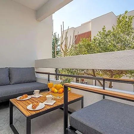 Angela's Place מלון 3*