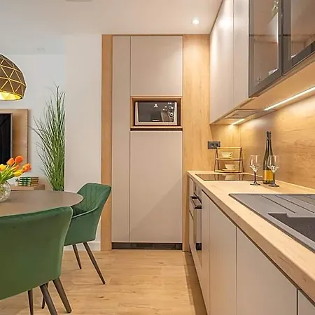 Апартаменти Angela's Place Дугі-Рат