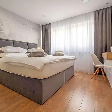 Angela's Place 3* دوغي رات