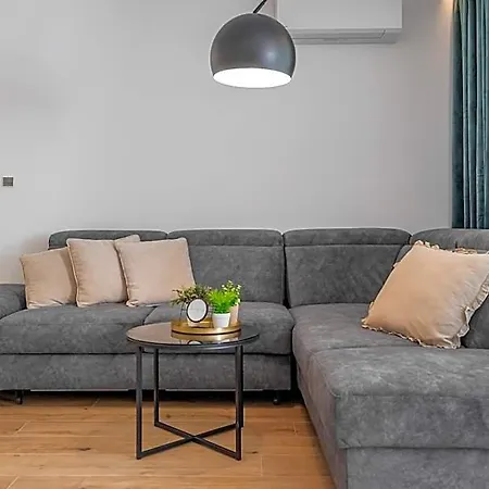 Апартаменти Angela's Place Дугі-Рат