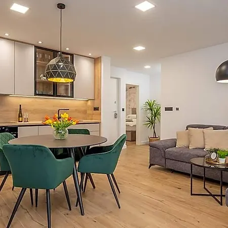 Апартаменти Angela's Place Дугі-Рат