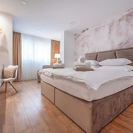 Апартаменти Angela's Place Дугі-Рат